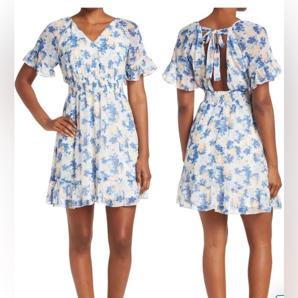 Collective Concepts Floral Smocked Waist Dress Blue White Small DSC9149-01 NWT